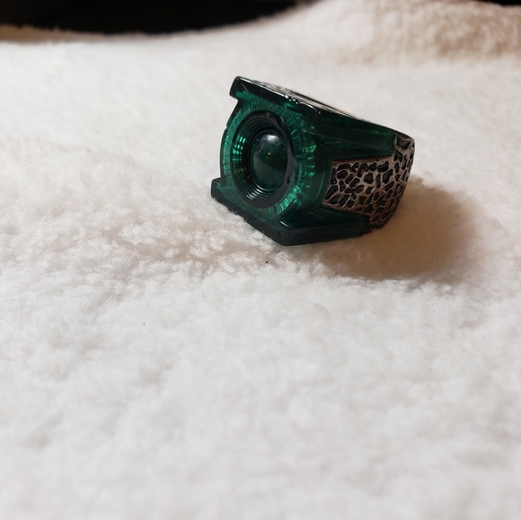GREEN LANTERN MOVIE GREEN LANTERN POWER RING PROP REPLICA - Picture 9 of 9